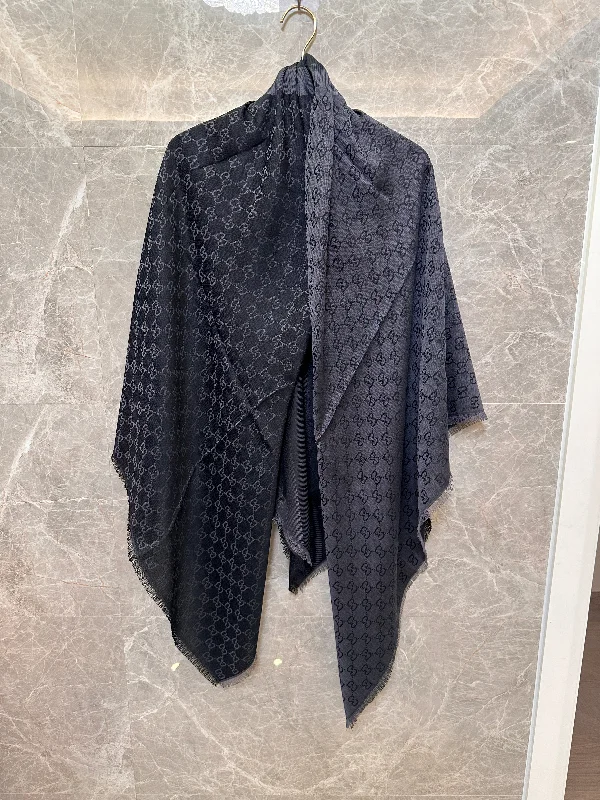 Gucci GG reversible scarf