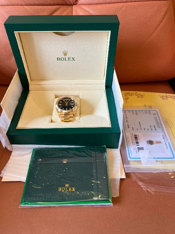 Rolex Day-Date 40 black dial 18K yellow gold watch