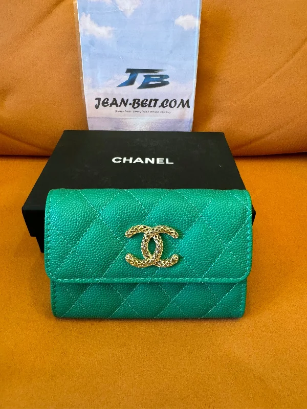Chanel classic flap wallet – emerald green caviar leather with gold CC logo
