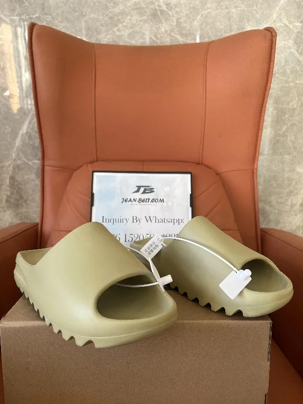 Adidas Yeezy slide "Bone"